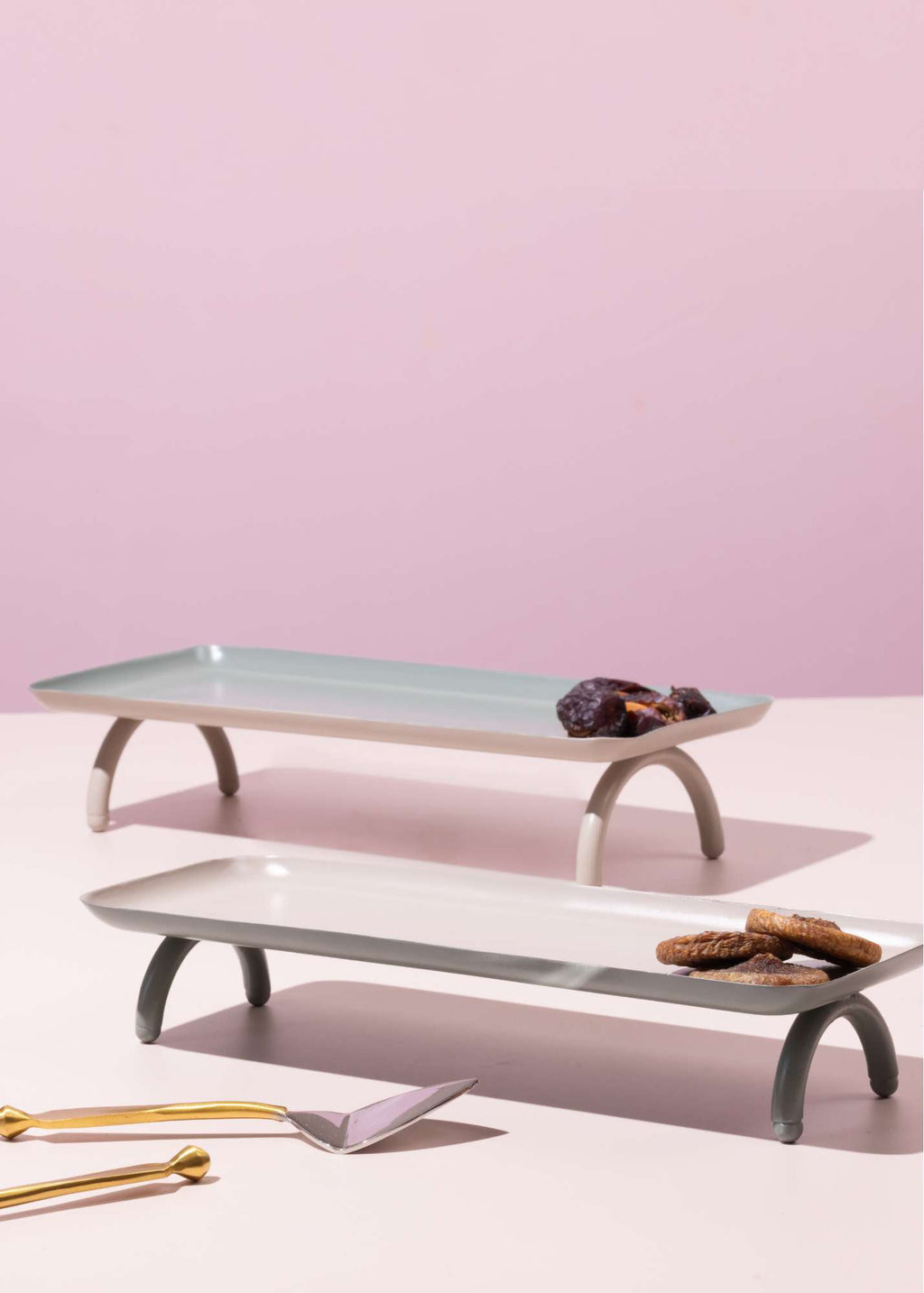 Dienblad met glanzende afwerking Half Moon - Petit met slanke poten