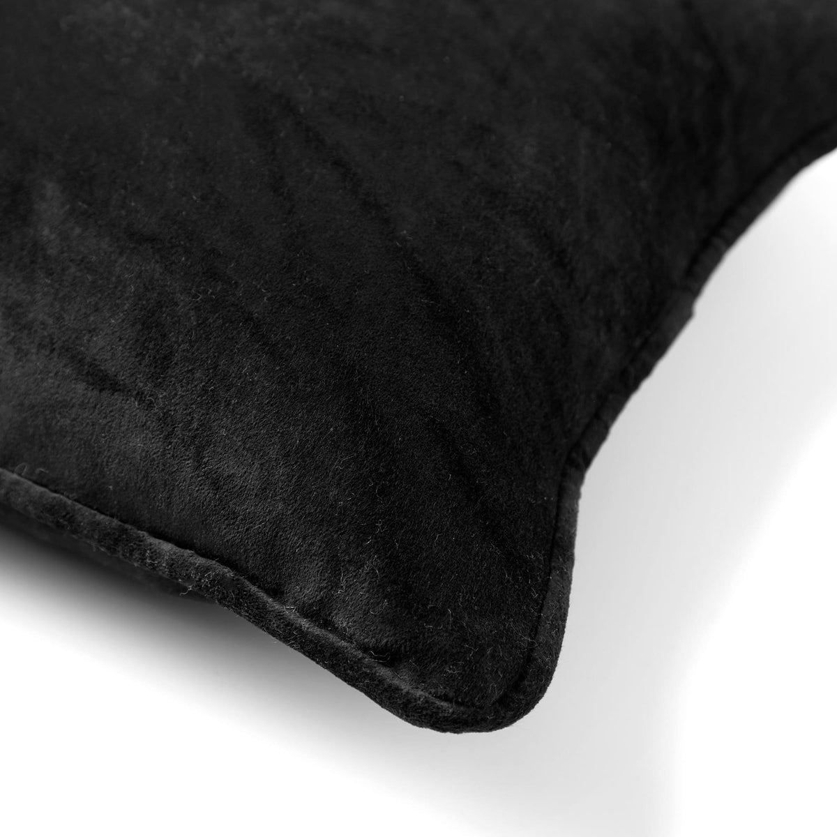 Chloe | Kussen | 30x50 cm Raven | Zwart | Velvet | Hoii | Met luxe binnenkussen