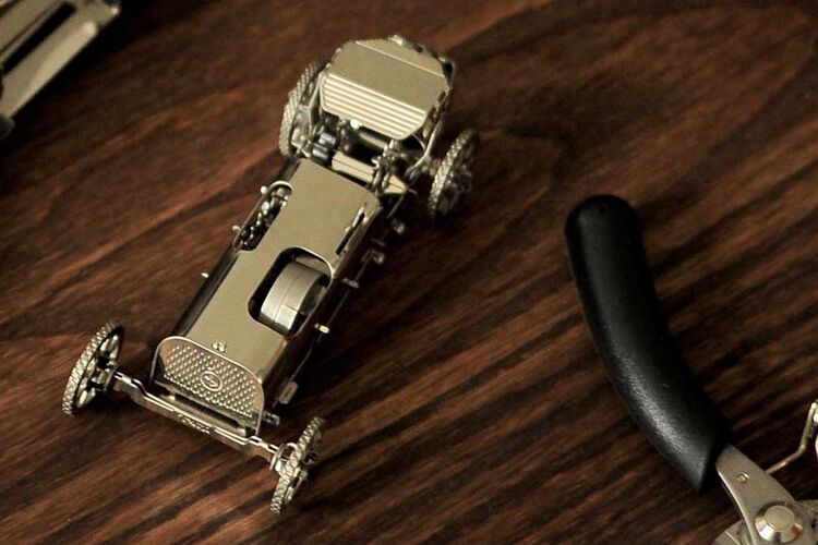 Bouwpakket Tiny Sports Car van metaal- Mechanisch