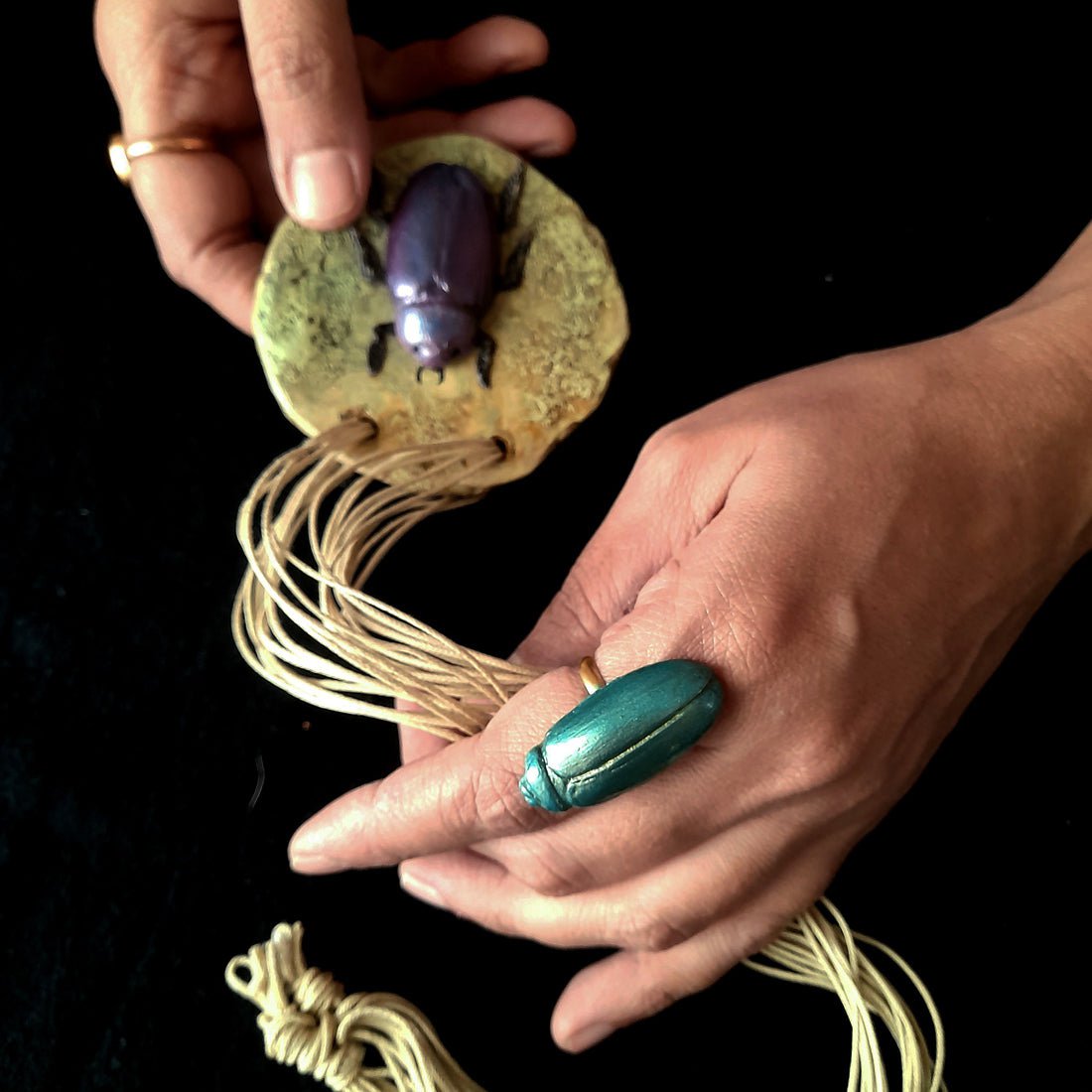Papier-maché hanger-sieraden-kever