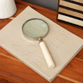 Luxe vergrootglas met stalen frame en crèmekleurig handvat