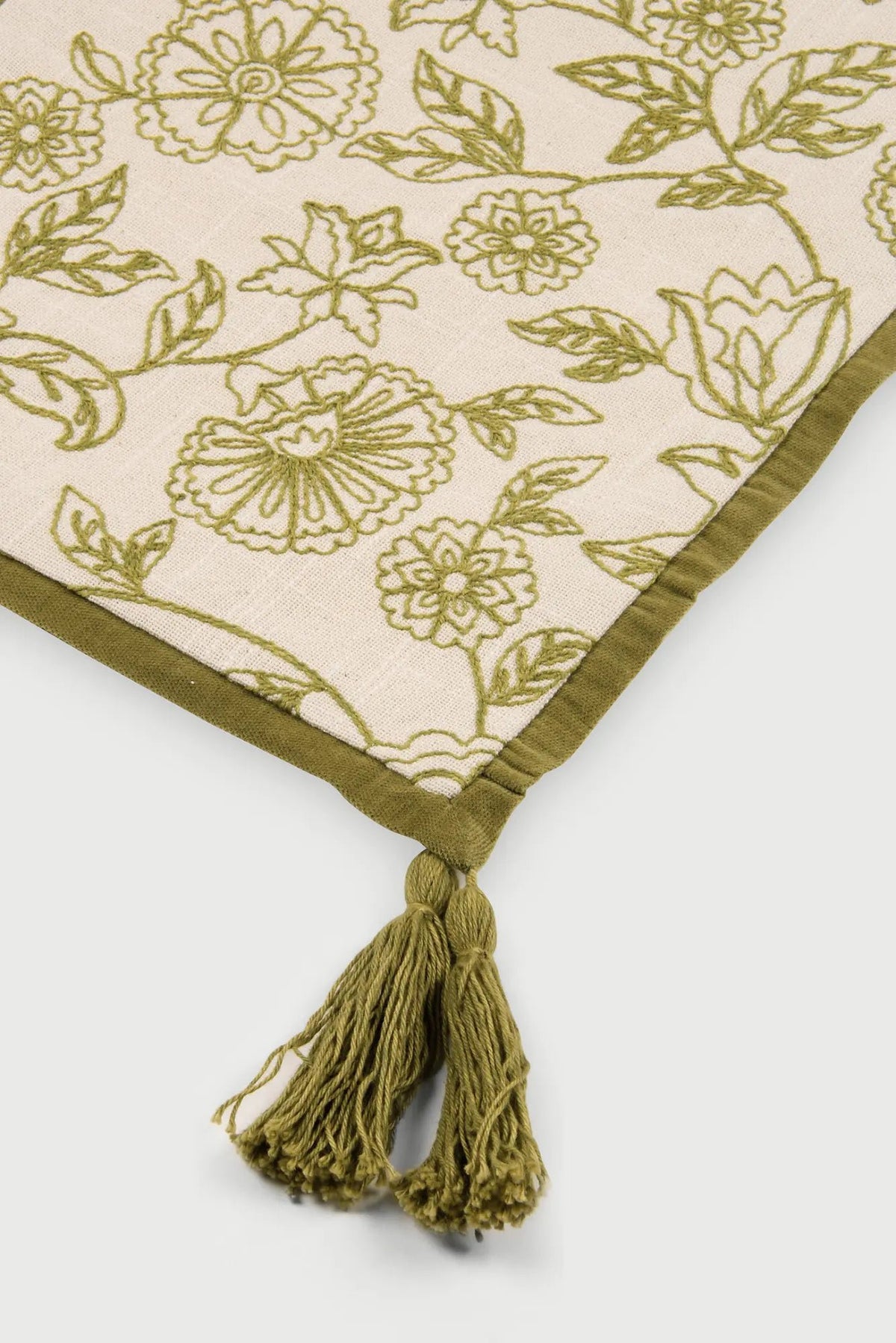 Tafelloper | Rosabelle Chintz Olive tafelloper van Sanctuary Living