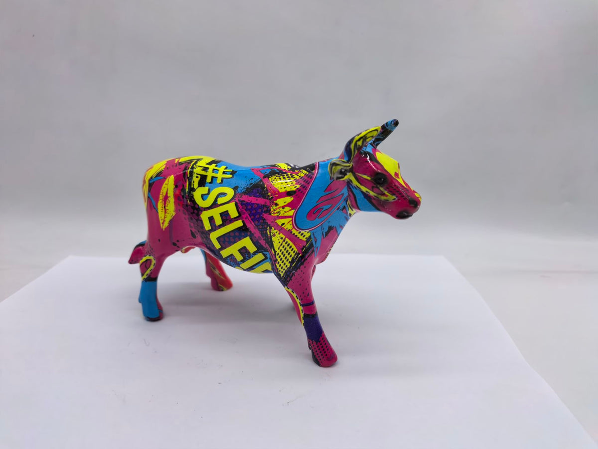 Polyresin koe kleurrijk