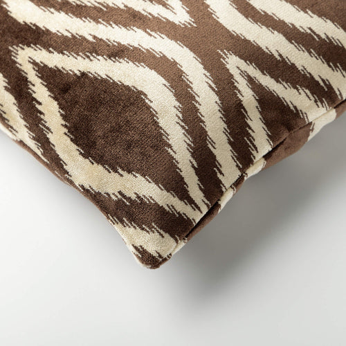 Amora | Kussen 30x50 cm | Chocolade Martini | Bruin | Hoii | met duurzame kussenvulling