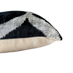 Velvet Ikat Kussen Black Beauty