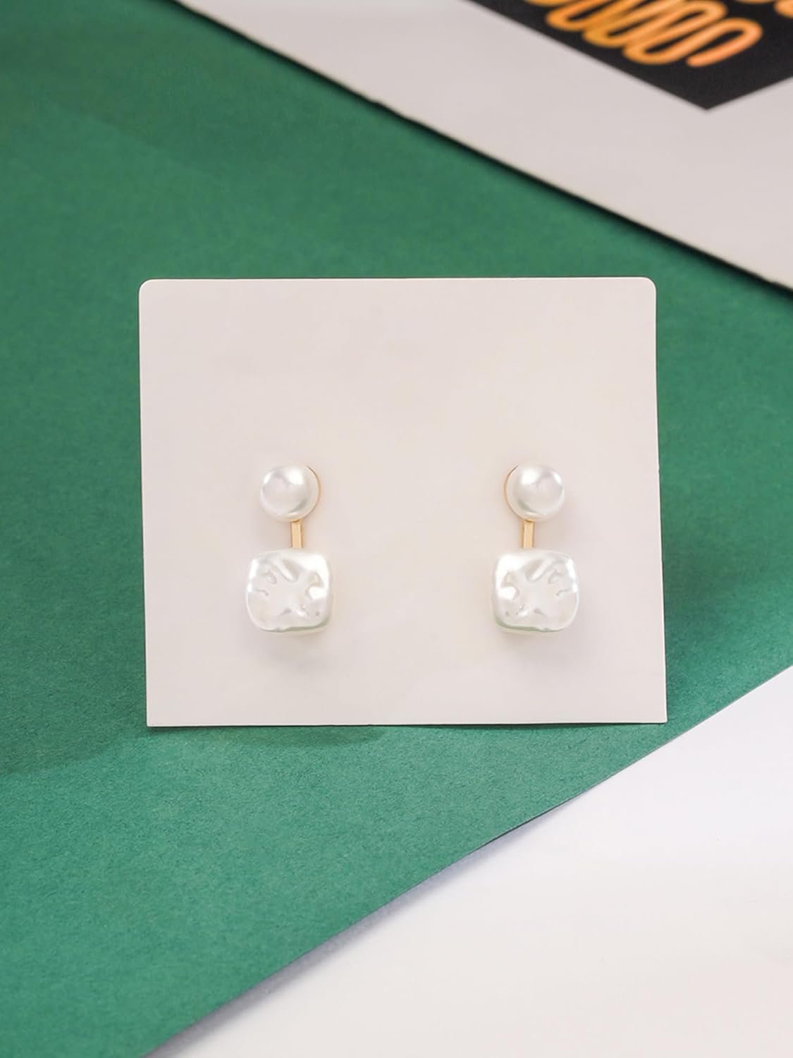 Witte oorbellen met imitatieparels – mode-sieraden – verguld – paar met premium afwerking