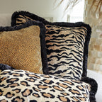 Evita | Kussen | 45x45 cm puimsteen | Beige | Velvet | Panther Print | Hoii | Met luxe binnenkussen