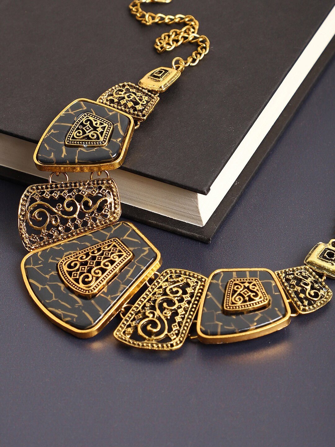 Goudkleurige en zwarte ketting – mode-sieraden – vergulde legering – tweekleurig ontwerp
