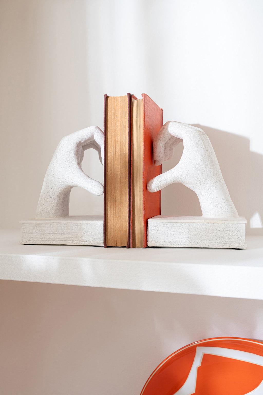J-Line boekensteun Handen Love - polyresin - wit - set van 2