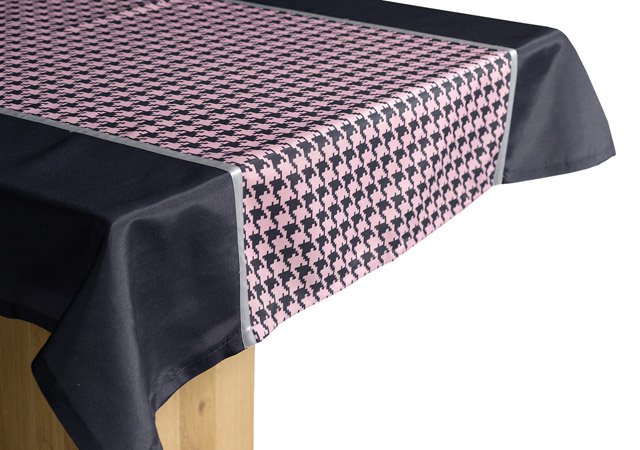 Grace Tafelkleed Textiel roze 135x240cm
