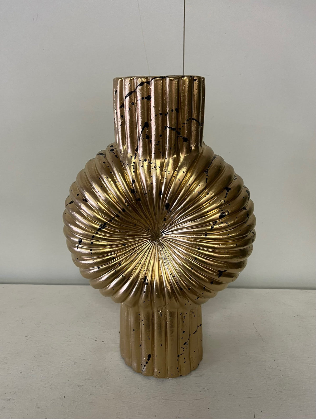 Polyresin pot goud met zwarte splash
