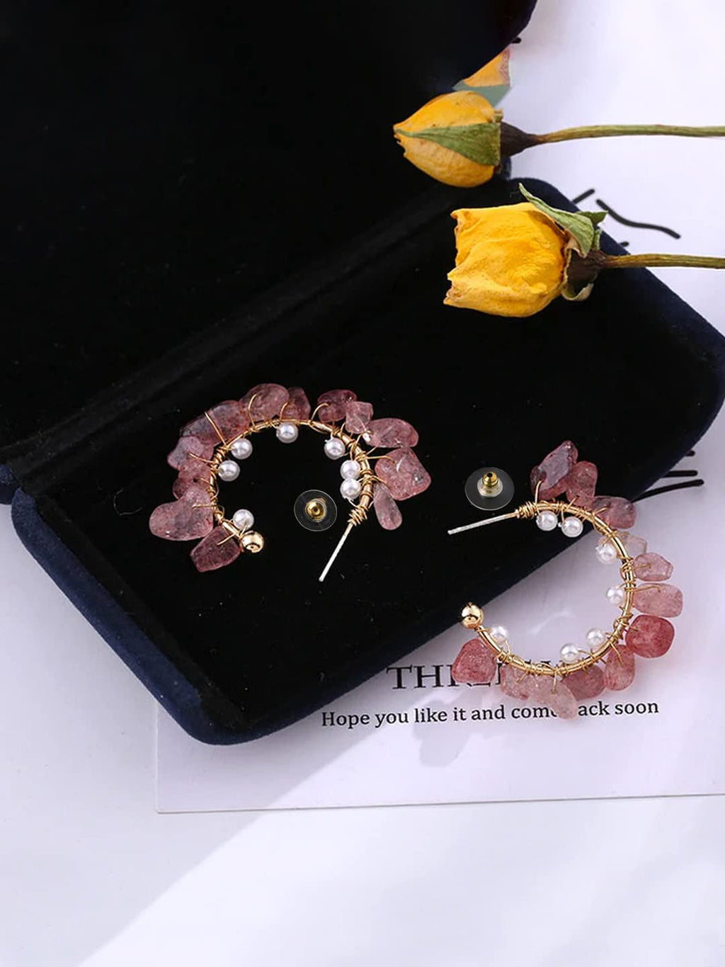 Hoepeloorbellen met stenen studs – clip-on oorbellen – goudkleurige roze en witte stenen – paar