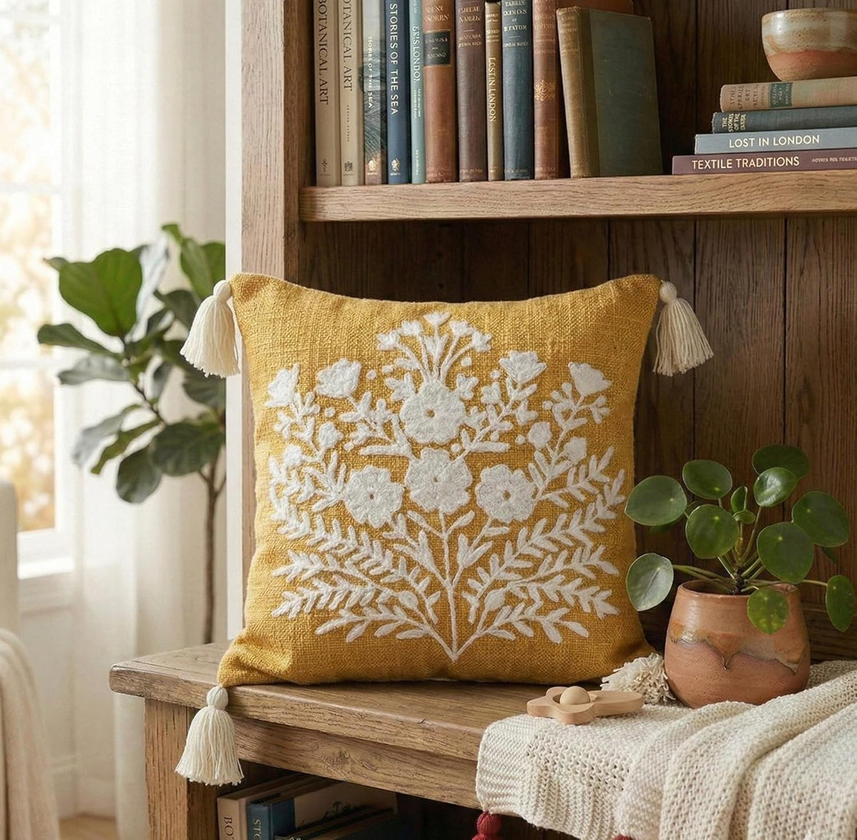 Kussenhoes van geborduurd slubkatoen – decoratieve kussensloop – getufte kwastjes – 40x40 cm