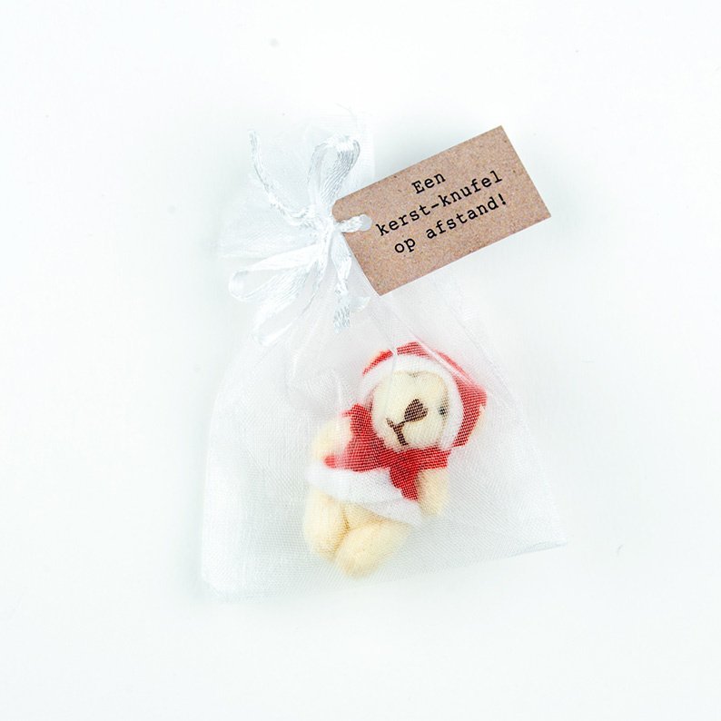 Kerstbeer in zakje kerstknuffel