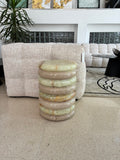 Kleine tafel in beige marmer en witte onyx