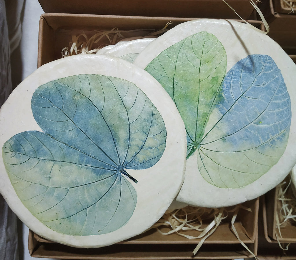 Onderzetters van papier-maché-Kachnar-blad
