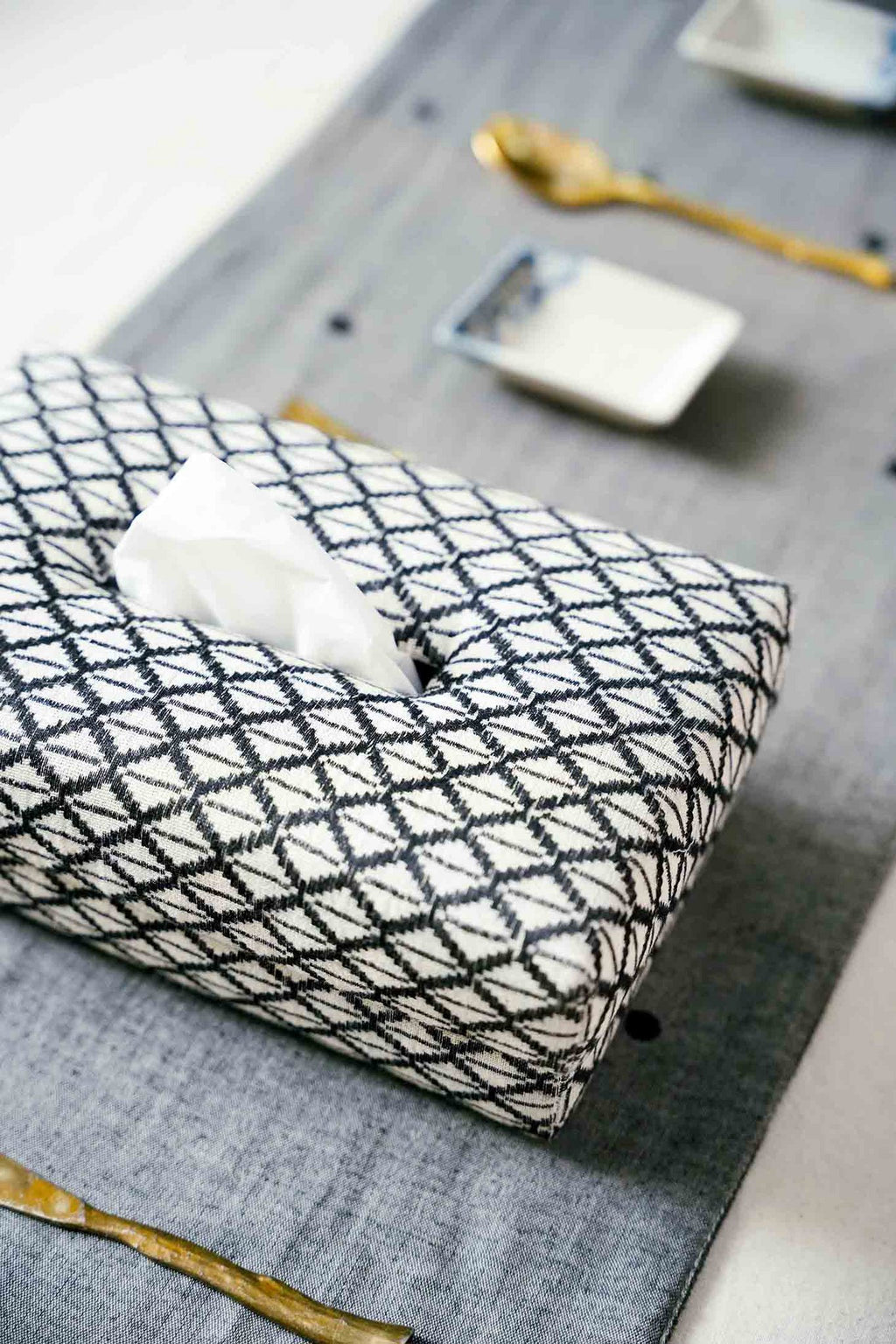 Tissuebox van puur katoen - jacquardgeweven, geometrisch ontwerp