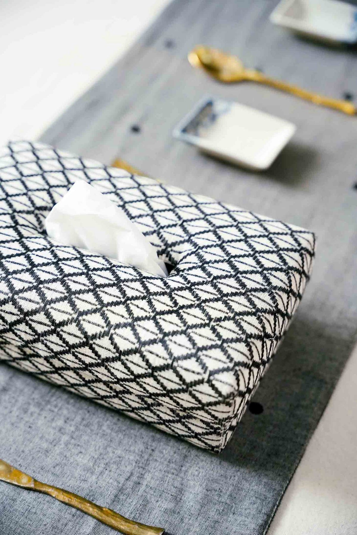 Tissuebox van puur katoen - jacquardgeweven, geometrisch ontwerp