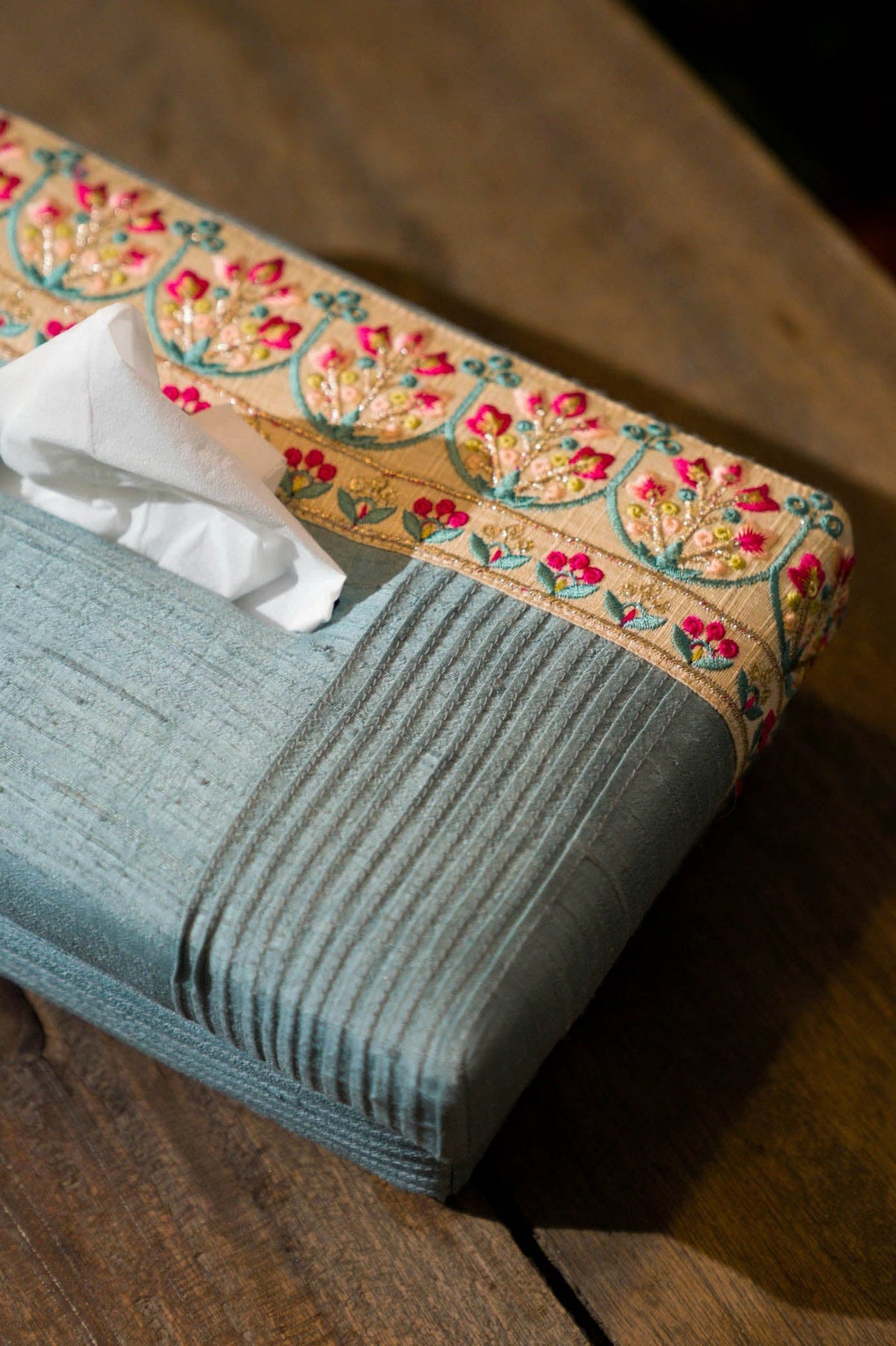 Dupion Zijden Tissue Box - Bloemenborduurwerk, Geplooid