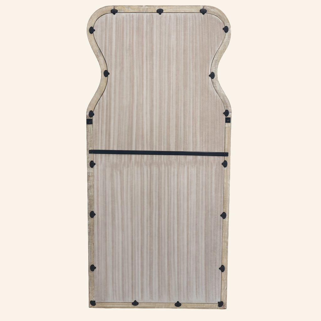 Wandspiegel met gebogen hals in antiek wit mangohouten frame