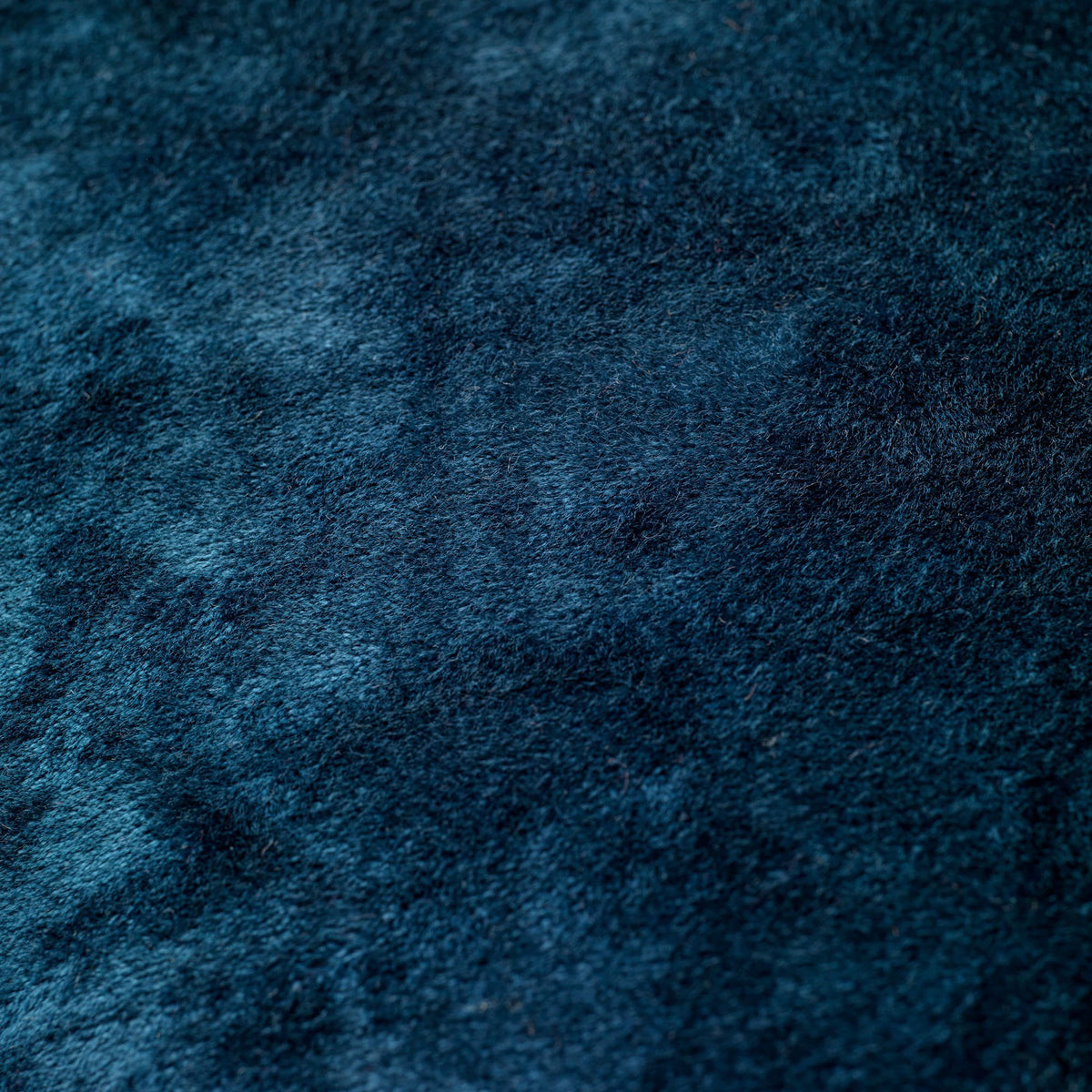 Chloe | Kussen | 50x50 cm Insignia Blue | Blauw | Hoii | Met luxe binnenkussen