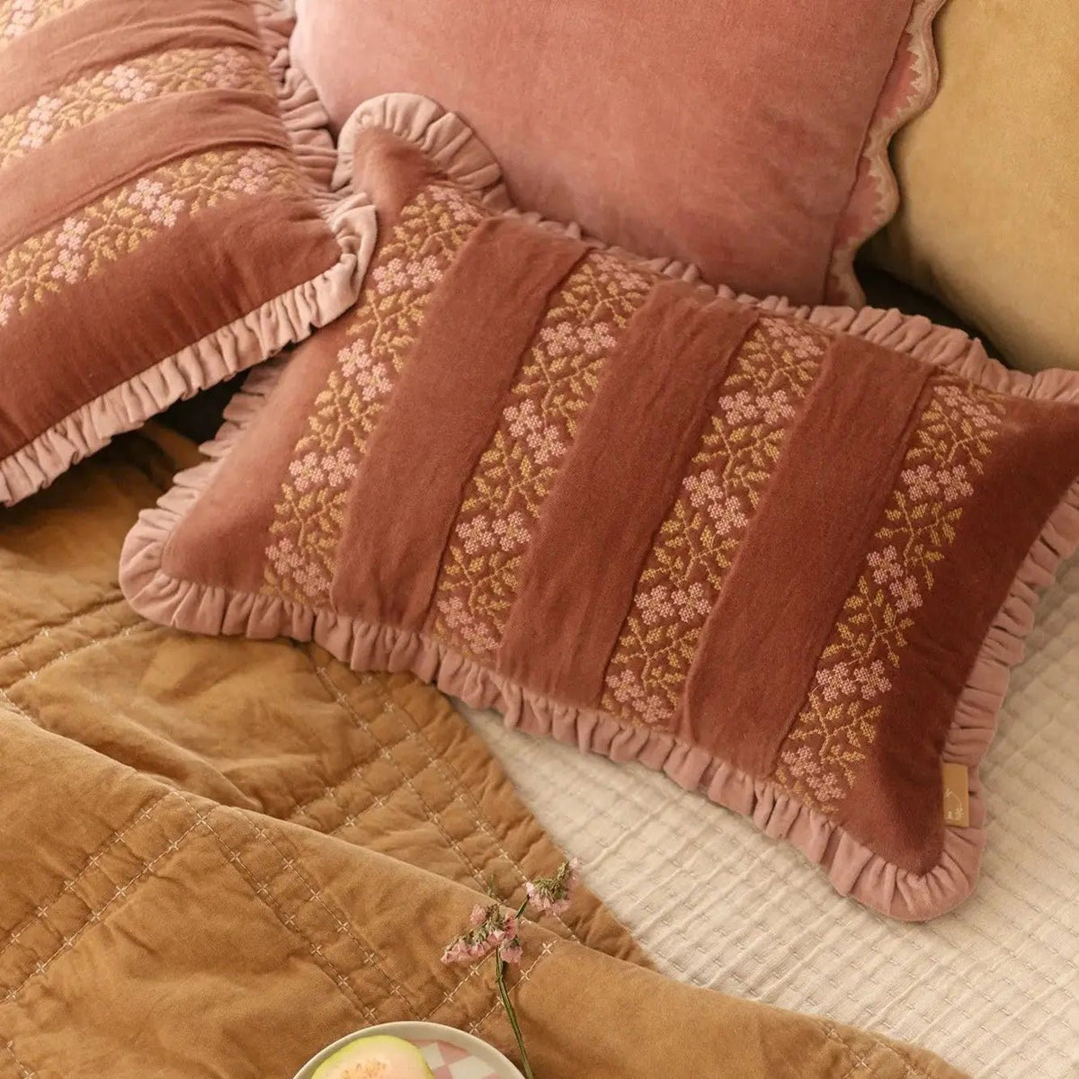 Kussenhoes | Heather Rhubarb Cross Stitch langwerpige kussenhoes van Sanctuary Living