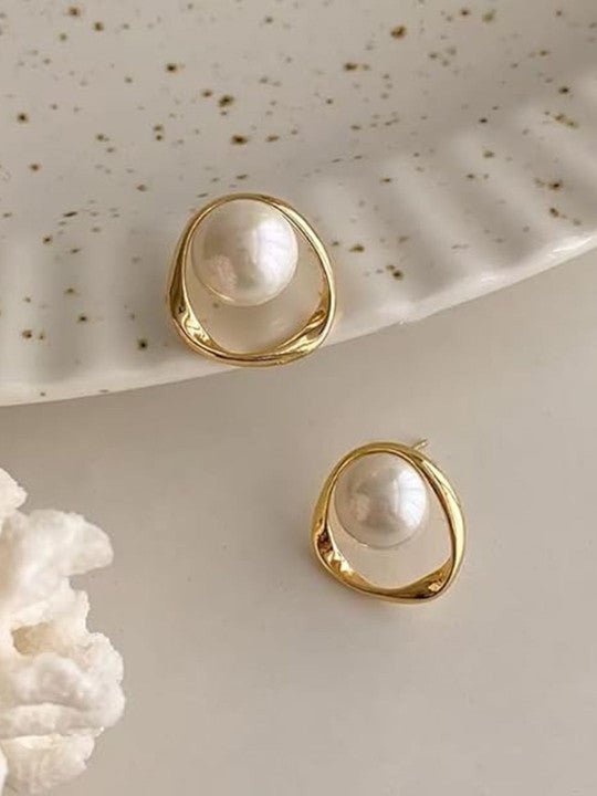 Eigentijdse studs met kralen – vergulde afwerking, gesimuleerde parel