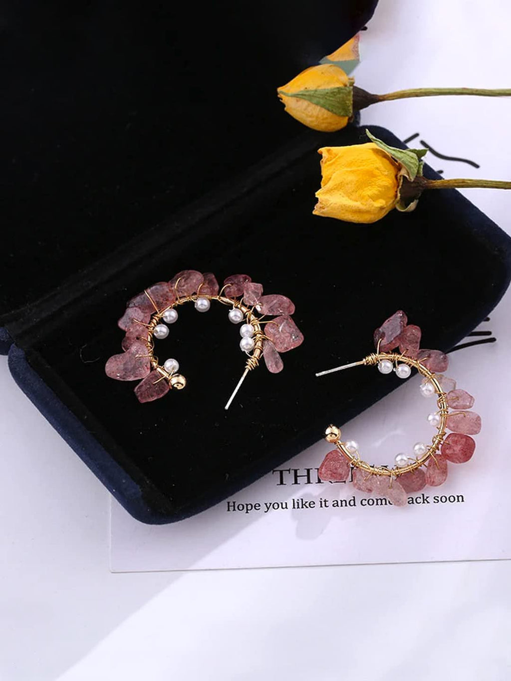 Hoepeloorbellen met stenen studs – clip-on oorbellen – goudkleurige roze en witte stenen – paar