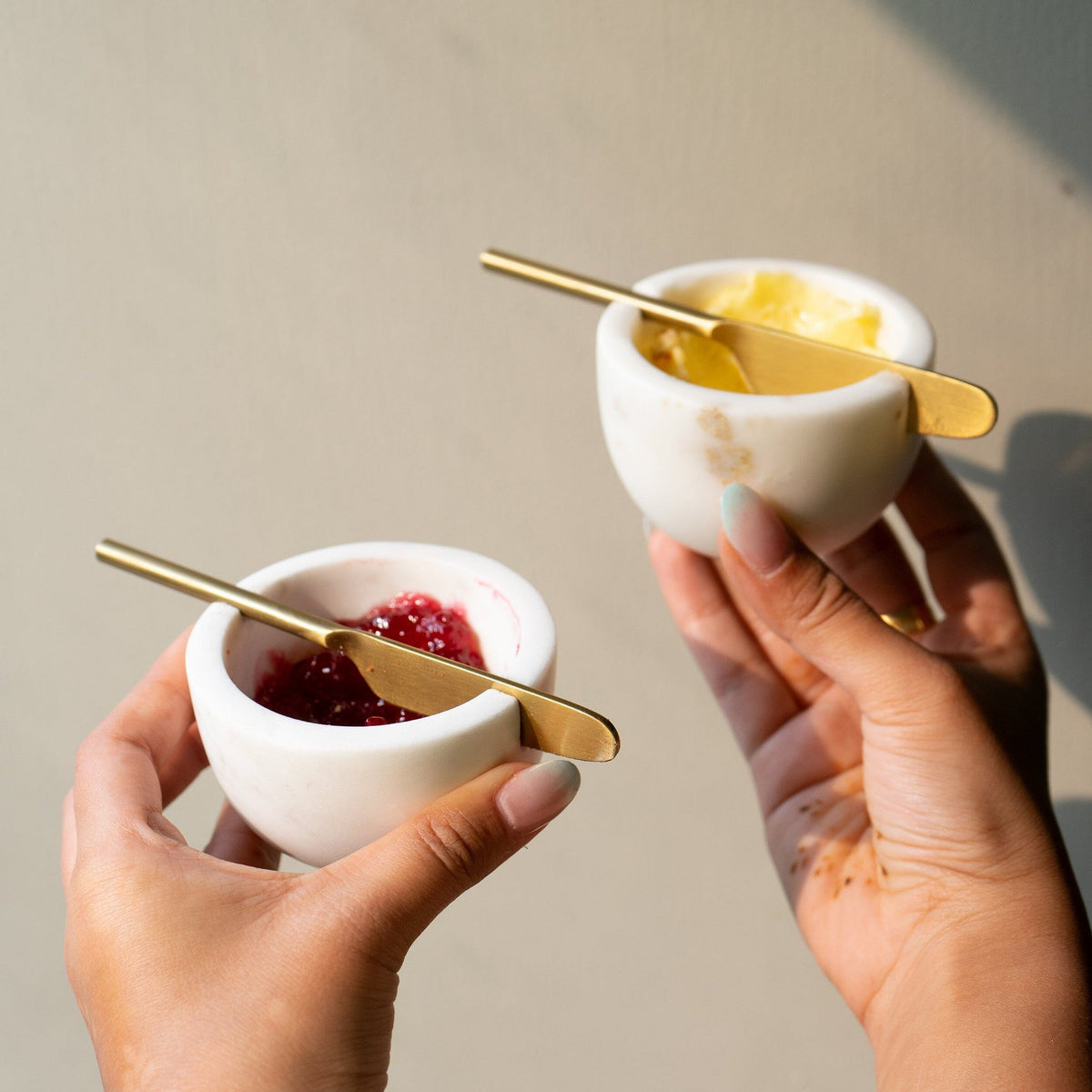Marmeren botervloot met gouden mes