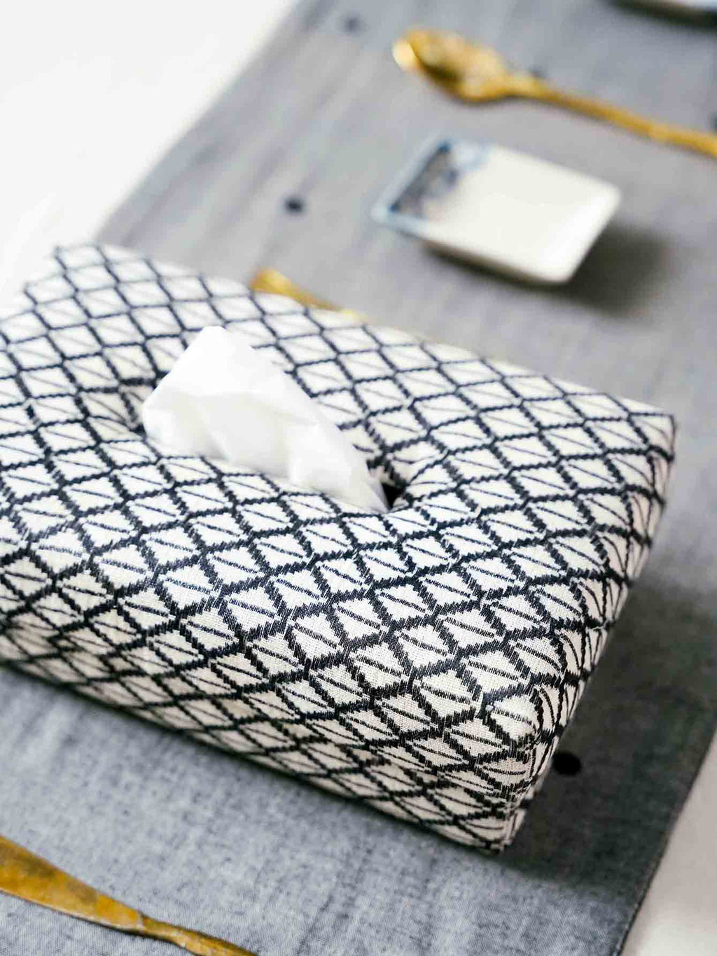 Tissuebox van puur katoen - jacquardgeweven, geometrisch ontwerp