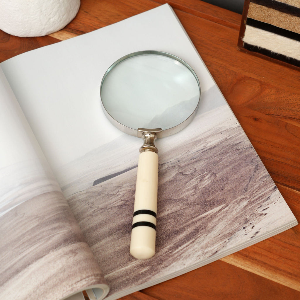 Decoratief vergrootglas – crème en zwart handvat