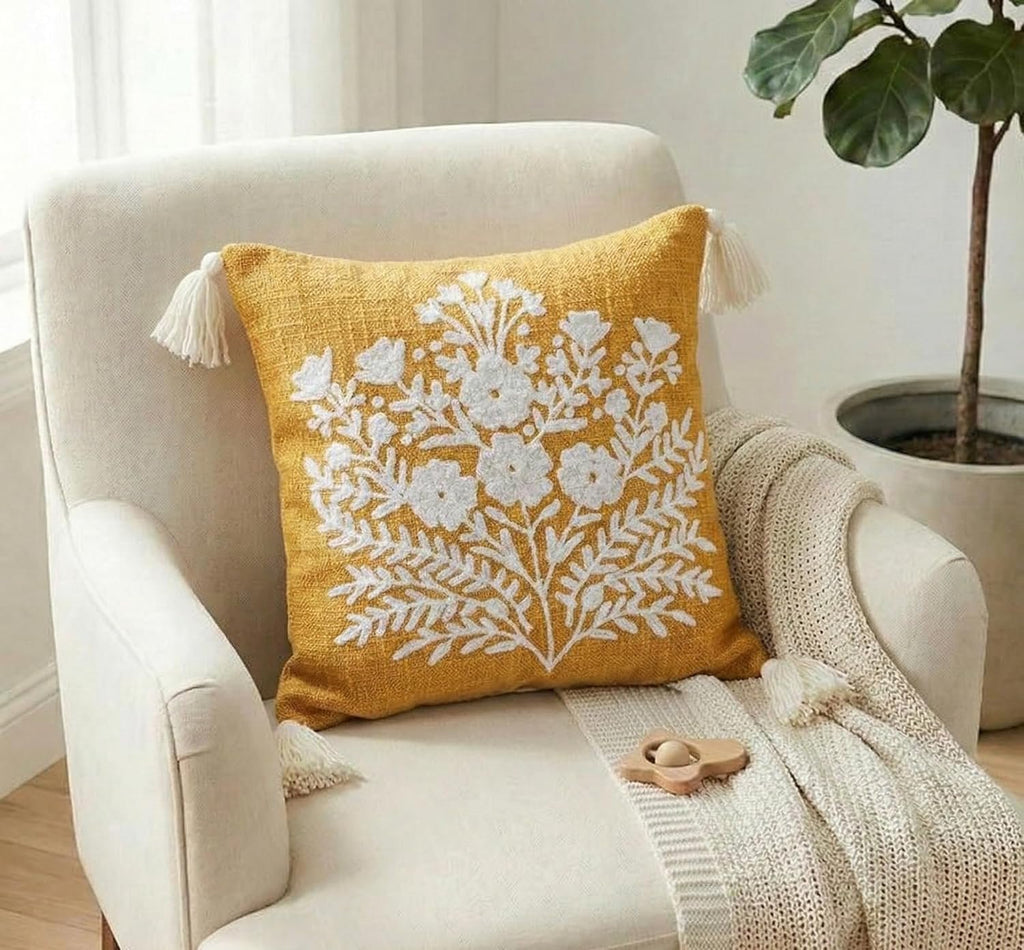 Kussenhoes van geborduurd slubkatoen – decoratieve kussensloop – getufte kwastjes – 40x40 cm
