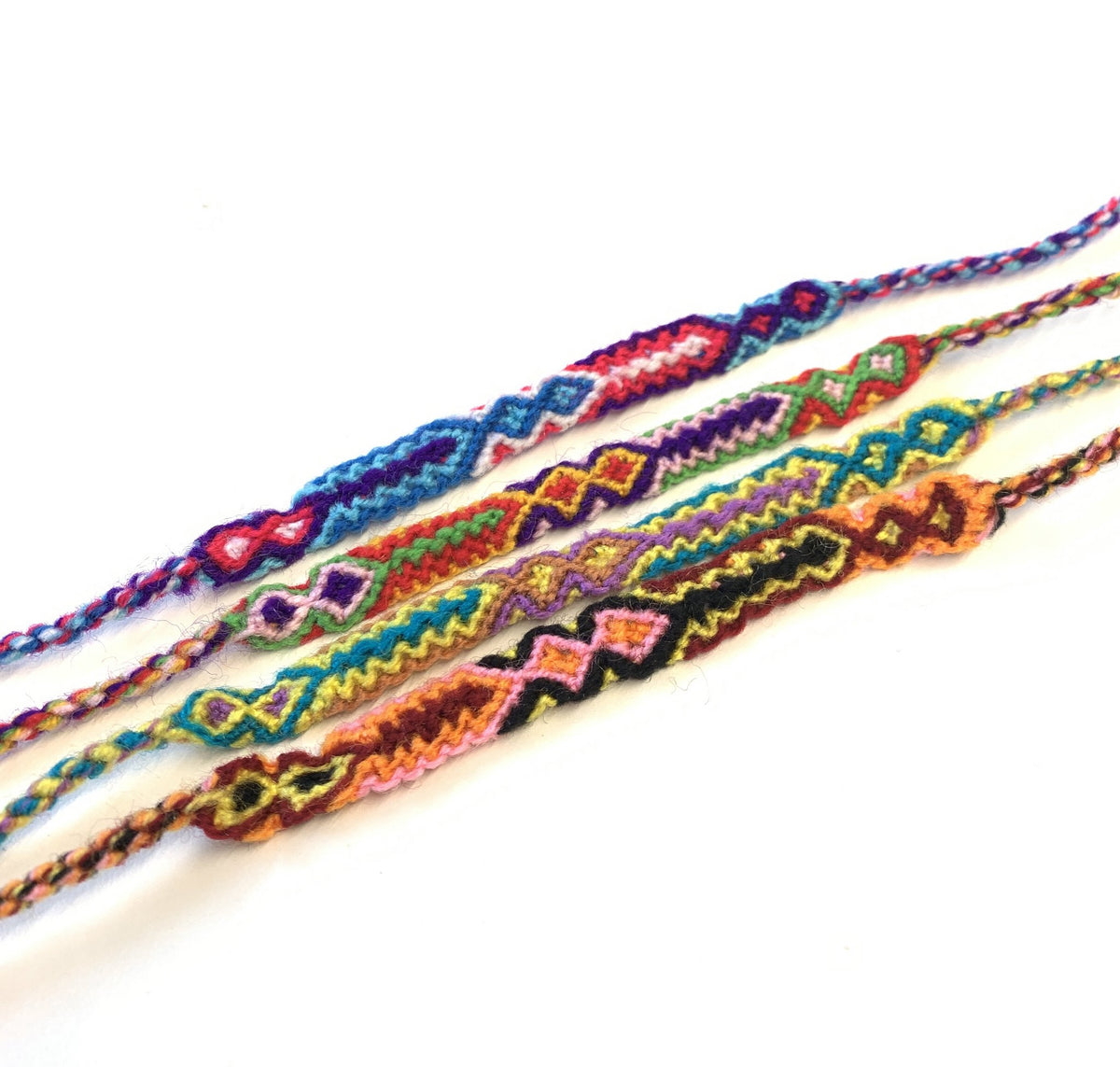 Set van 4 gevlochten armbandjes