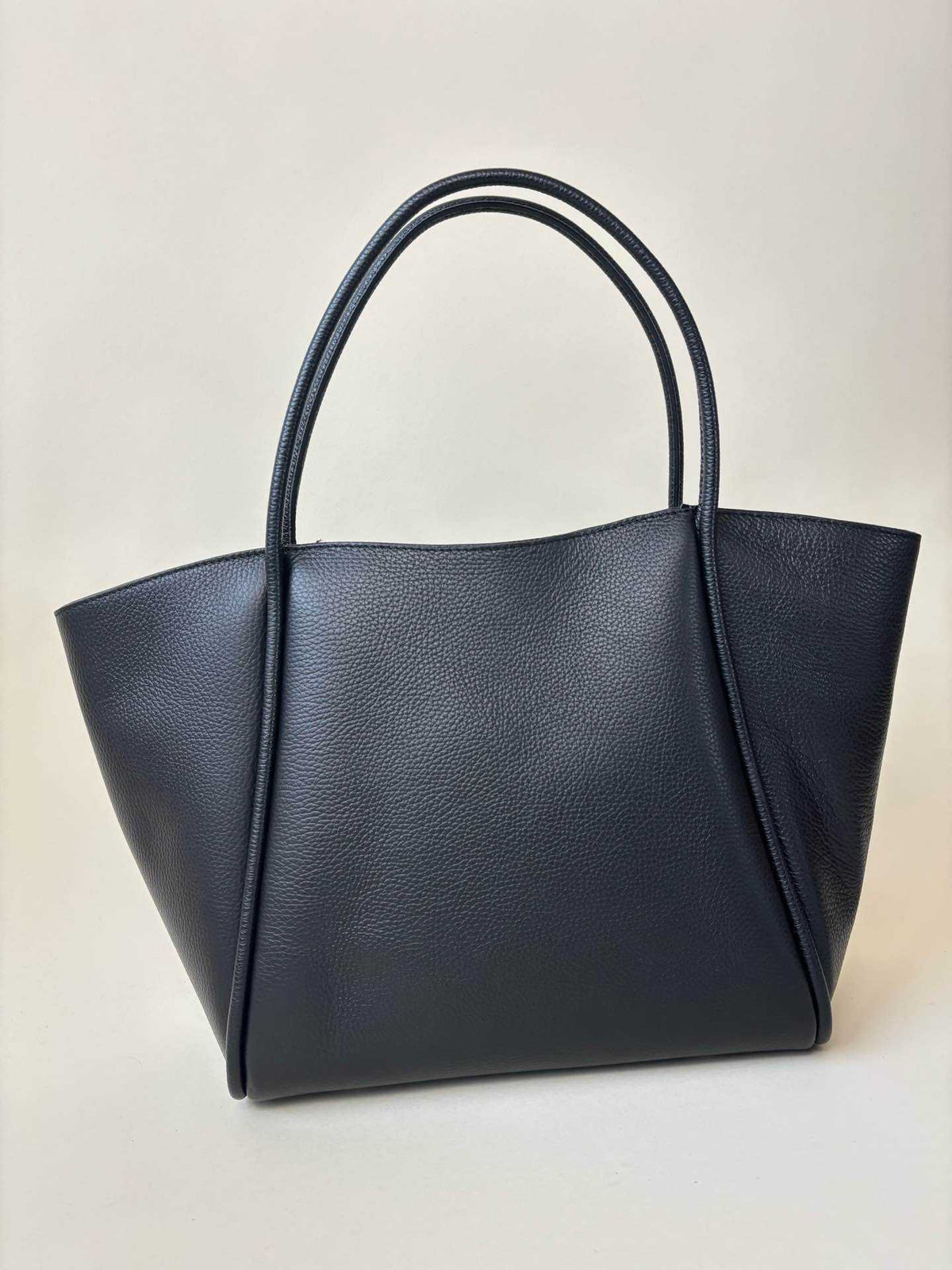 Leyla BAG