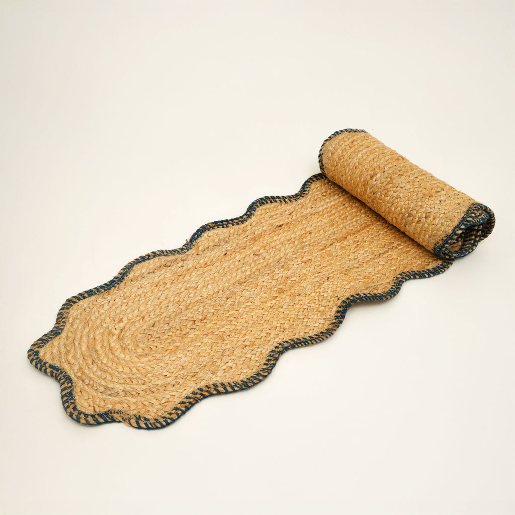Handgemaakte blauwe jute tafelloper – milieuvriendelijk decor