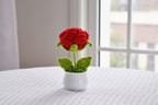 Gehaakte rozenplant in pot – bureau- en plankdecoratie – handgemaakt textiel – enkele eenheid