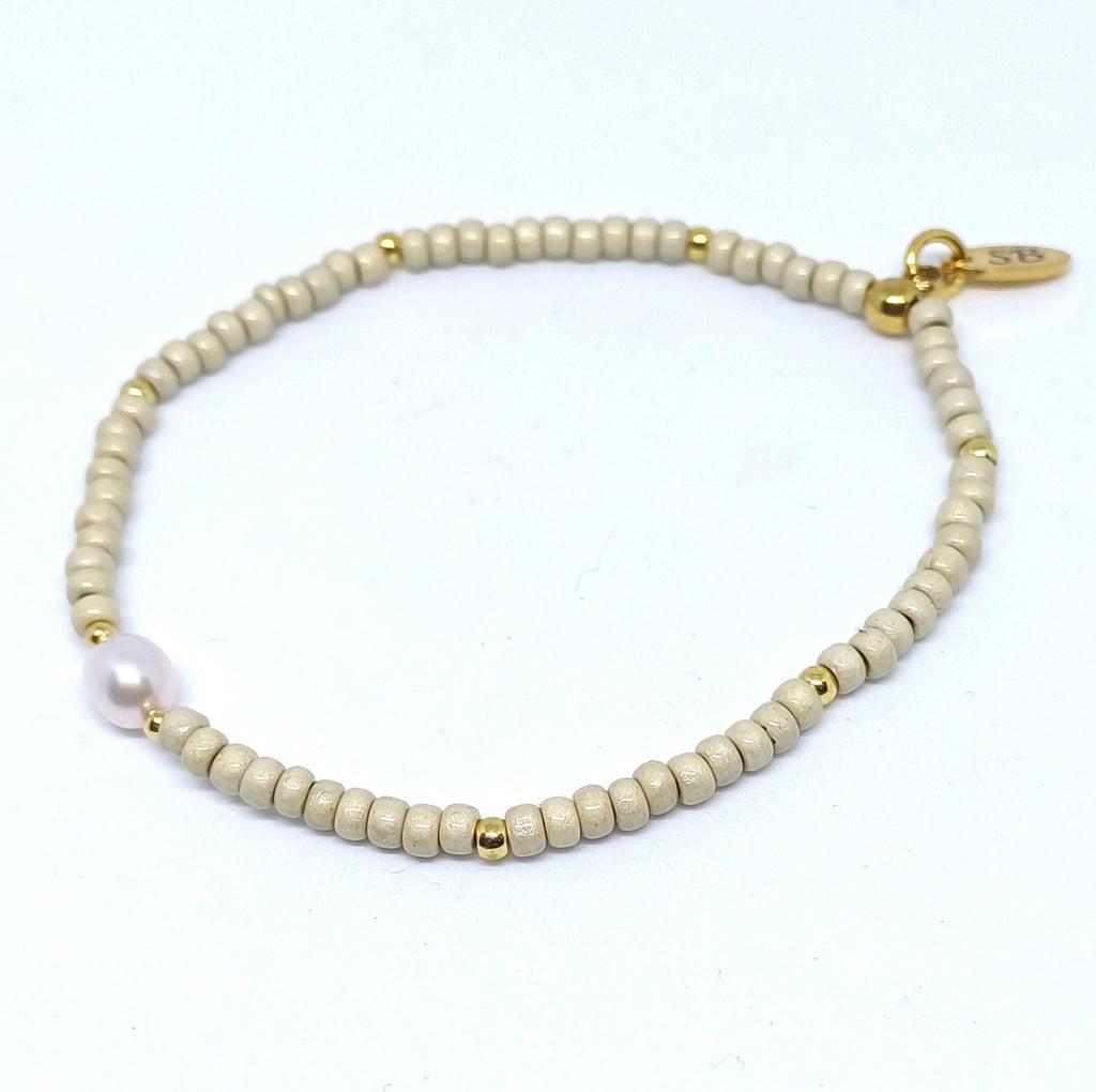 Miyuki stretch armbandje met zoetwaterparel