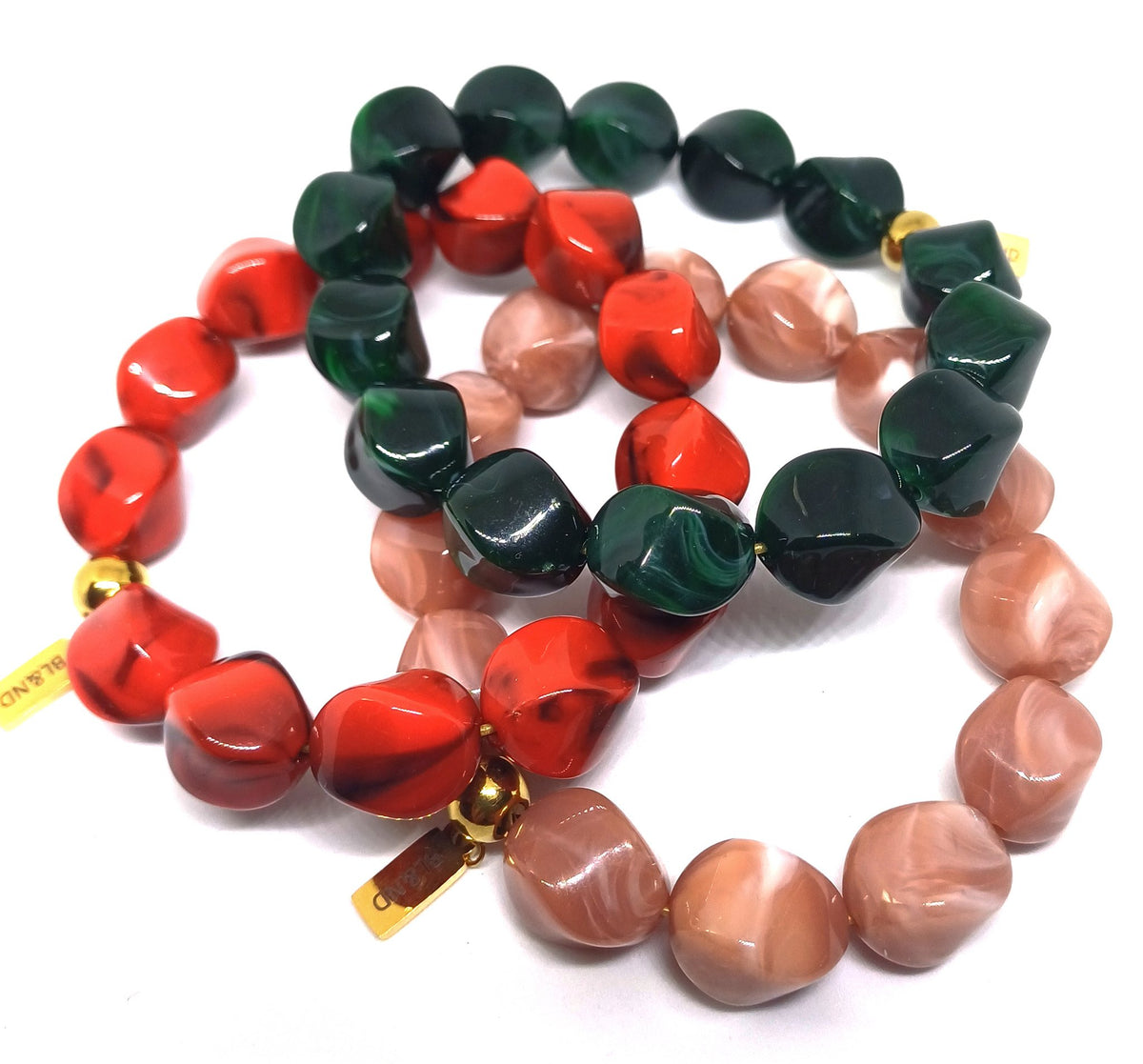Ketting gemaakt van imitatie edelsteenklompjes