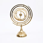 Klassiek gouden armillairsfeer decoratief beeldhouwwerk