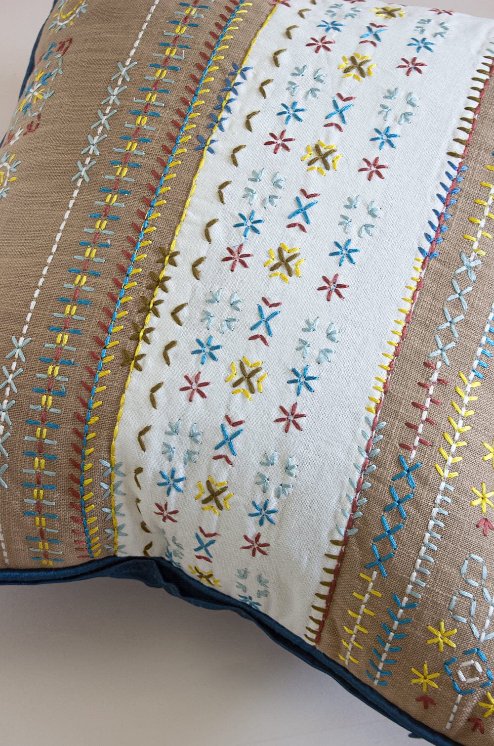 Kussenhoes | Geborduurd katoen | Multi, 18x18 inch