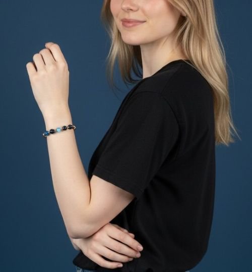 Dames armband Bandagaat 8 mm met RVS goudkleurige kralen