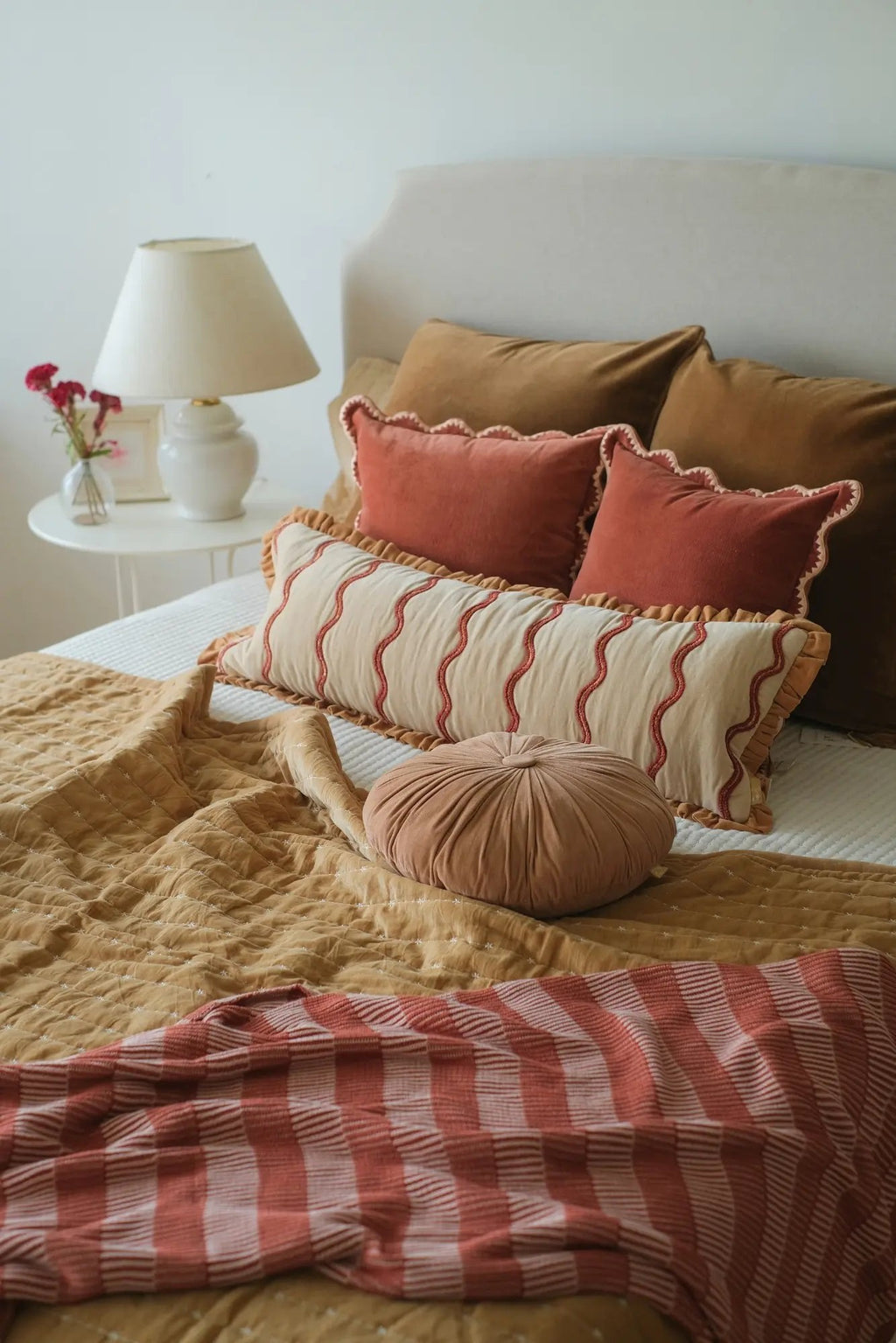Kussenhoes | Mirage Scallop Rabarber kussenhoes van Sanctuary Living