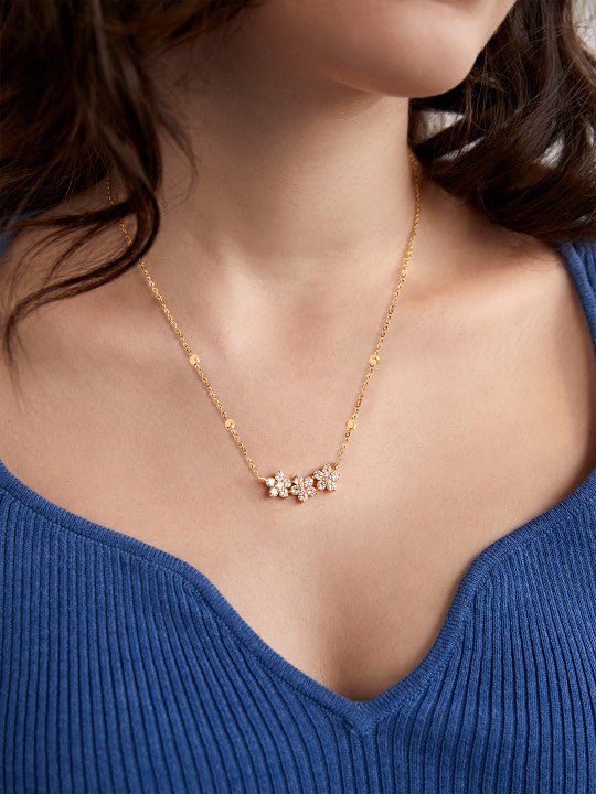 Met kristallen verfraaide ketting – mode-sieraden – constructie van verguld messing – individuele winkeleenheid