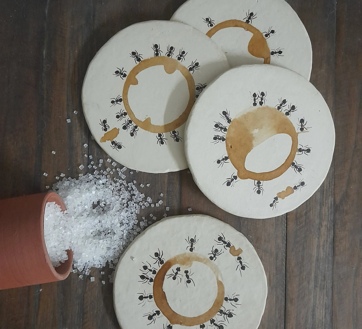 Onderzetters van papier-maché-Koffiegekleurde mieren