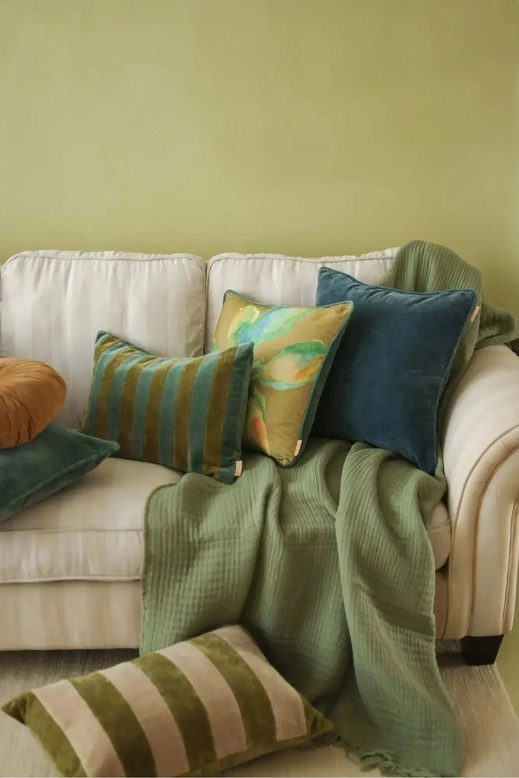 Kussenhoes | Bloom Olive Velvet kussenhoes van Sanctuary Living