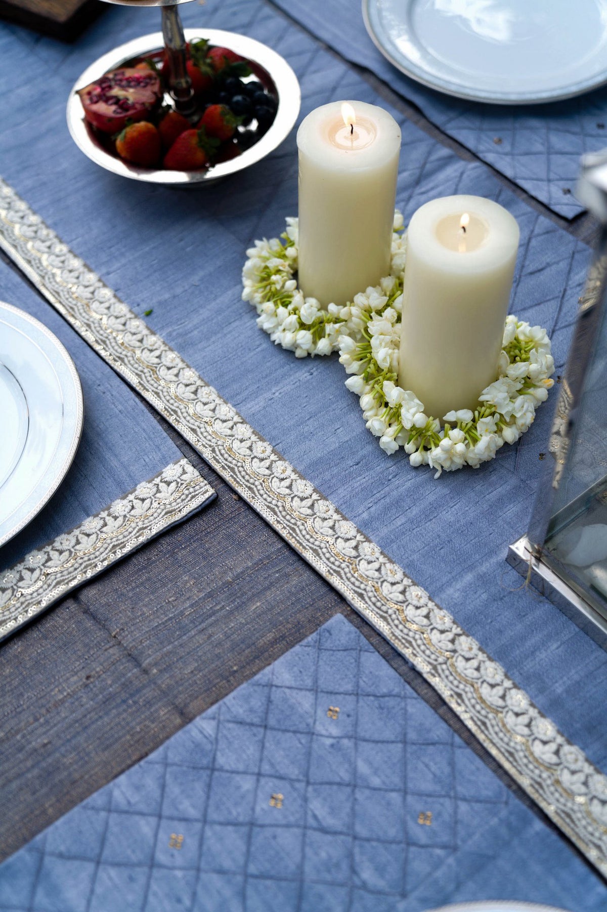 Dupion Zijden Handgeborduurde Tafelloper Met 6 Placemats - Blauw