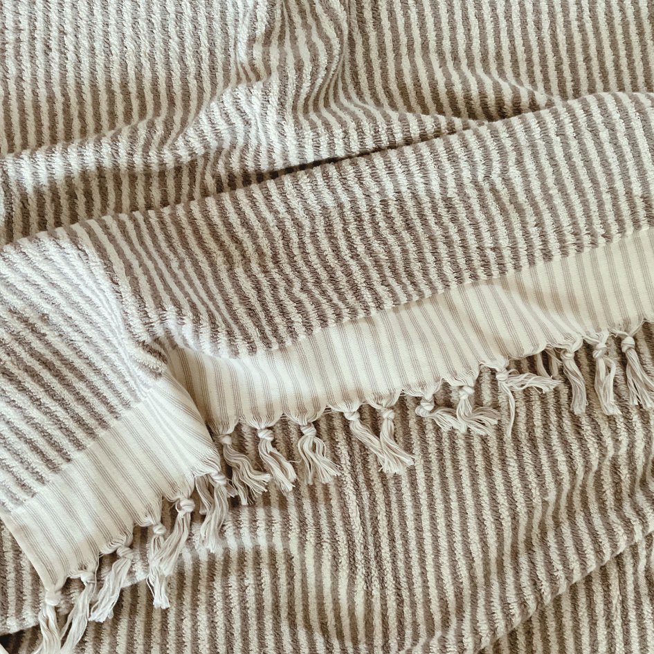 PomPom Handdoek Stripe Taupe