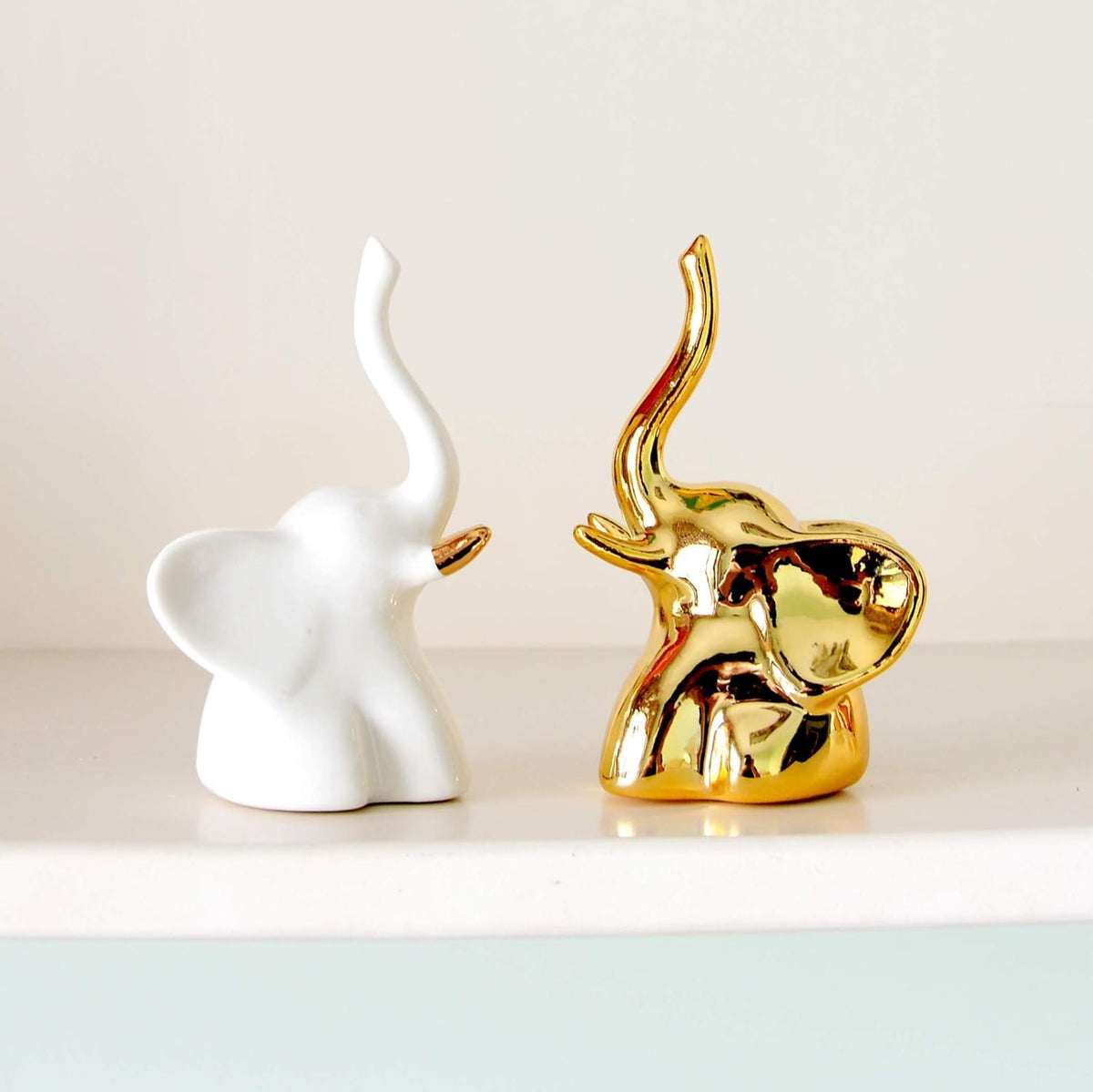 Keramieken olifantenbeeldjes – modern wit en goud – set van 2 stuks