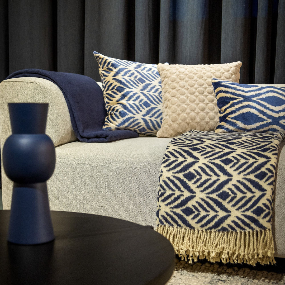 Alexa | Cushion 45x45 cm | Insignia Blue | Blauw | Hoii | met duurzame kussenvulling
