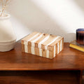 Wit gestreepte houten decoratieve doos